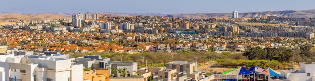 יש בדימונה נהג מונית-עוזי האיש בשחור